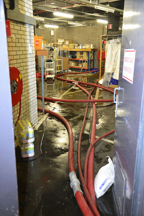 2017/101/20170514-01u52 GB 026 Zeer grote brand Breestraat BWK.jpg